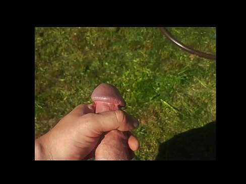 ❤️ Faigheann hottie te a pussy bándearg fucked agus cums le squirt i ghairdín samhraidh ❤️ Porn fb linn ❌❤