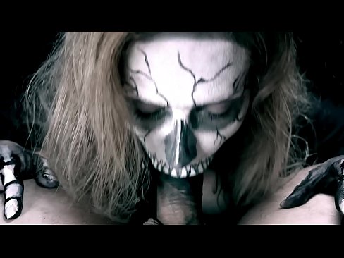 ❤️ Demon cailín sucking coileach lena béal dubh agus shlogtha cum. ❤️ Porn fb linn ❌❤