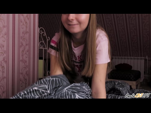 ❤️ Tarraingíonn Blondie BFF go domhain uirthi agus faigheann sí cum ina béal ❤️ Porn fb linn ❌❤