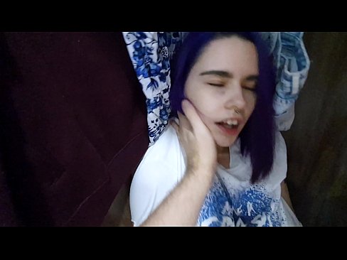 ❤️ Aimsíodh mo SIS sa closet agus chabhraigh sí cum ❤️ Porn fb linn ❌❤